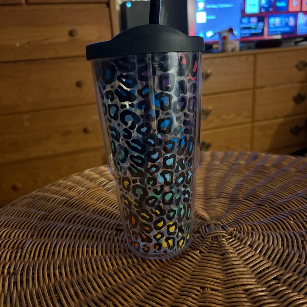 ✨ DW Color Leopard Print Tumbler w/ Straw – 23 oz ✨